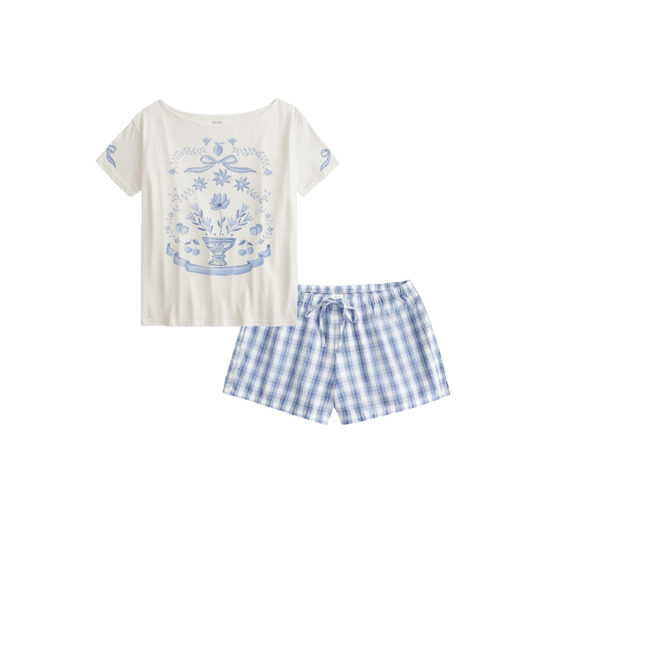 Oversized Off-the-Shoulder Graphic Tee
