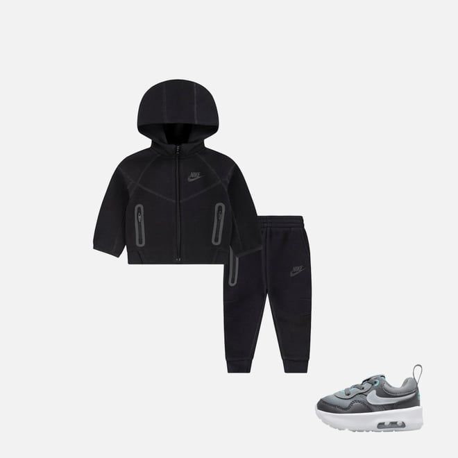 Nike store 4T Bundle