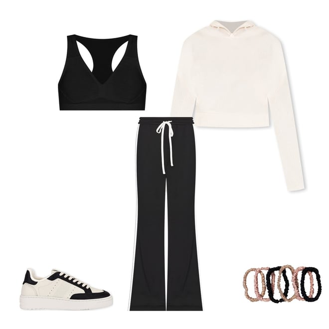 お値下げしました　アロー　MUSE HOODIE ミューズフーディー ベージュ Alo Yoga（アロヨガ）の「【alo】MUSE HOODIE ミューズ