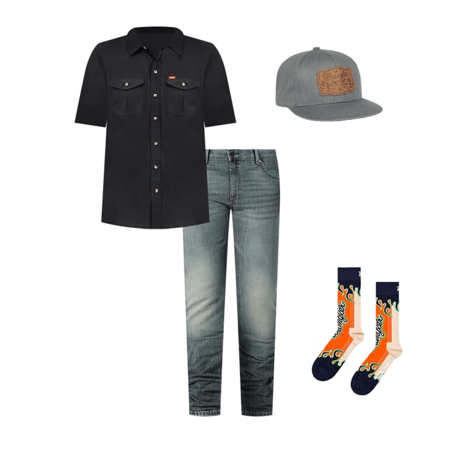 Men's Wrangler Retro® Slim Fit Straight Leg Jean in Dark Knight Stretch
