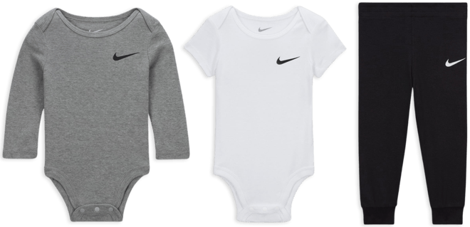 Nike Baby Essentials Conjunto de 3 piezas con pants para bebé (0-9 meses)
