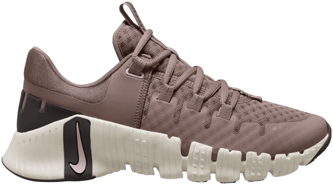 Nike women's best sale training sneakers