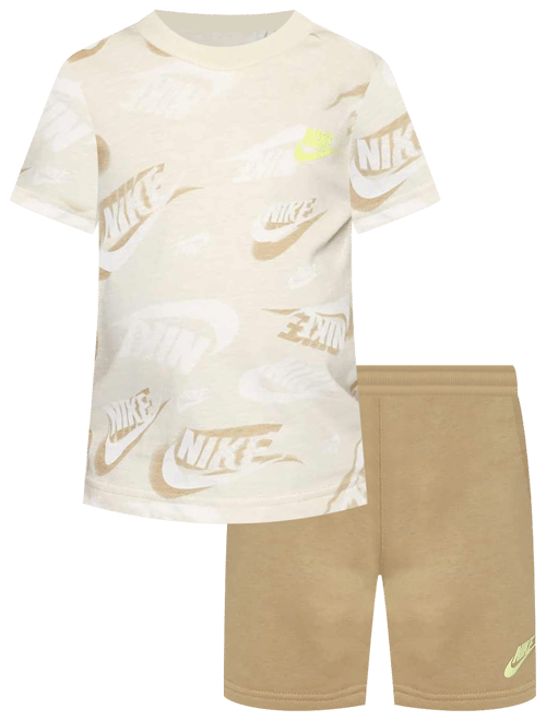 Nike Sportswear Conjunto de playera estampada y shorts de French Terry On the Move infantil