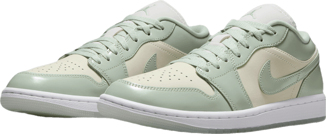 Air Jordan 1 Low SE Kadın Ayakkabısı