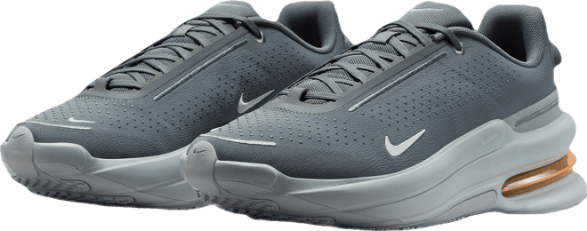 ナイキ エア ズーム アップターン SC メンズシューズ