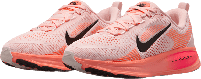 Nike Vomero 18 Tenis de correr en pavimento para niños grandes