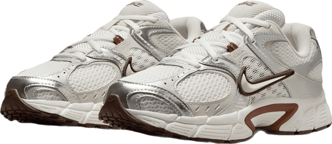 Nike V5 RNR Women's shoes with reflective accents