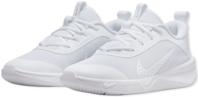 Nike Omni Multi-Court Tenis para cancha cubierta para niños grandes