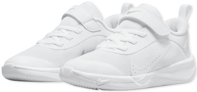 Nike Omni Multi-Court Tenis para niños de preescolar