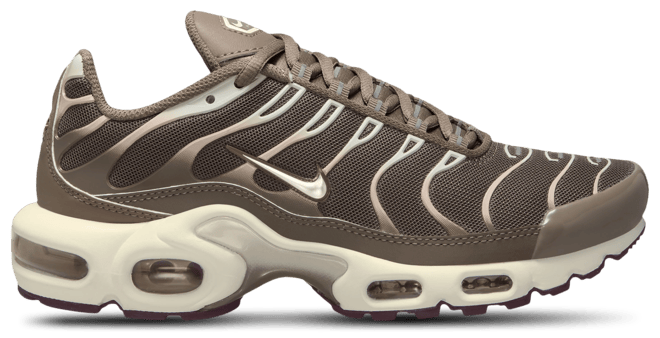 NIKE★AIR MAX PLUS★WHITE/BLACK/LLIC PEWTER Nike Air Max Plus White Black Metallic Pewter Men's - CT1094