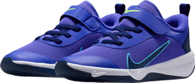 Nike Omni Multi-Court Tenis para niños de preescolar