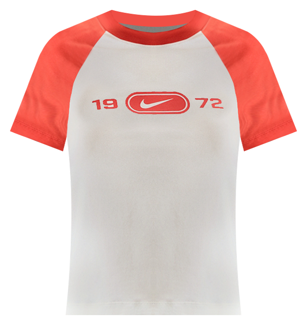 Nike Sportswear Chill Knit Playera con gráfico slim para mujer