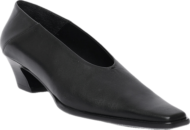 Soria Low Closed-Toe Heel