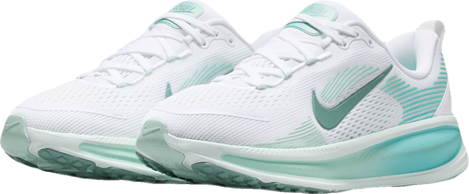 Nike Vomero 18 Tenis de correr en pavimento para niños grandes