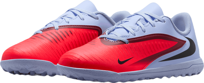 Nike Jr. Phantom 6 Low Club Tacos de fútbol para pasto sintético (turf) para niños grandes