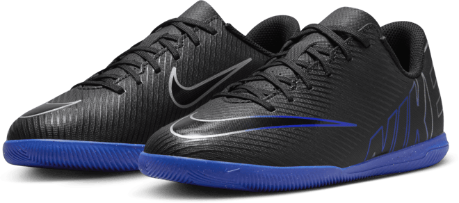 Nike Jr. Mercurial Vapor 15 Club Tacos de fútbol para cancha cubierta de corte low para niños de preescolar y grandes