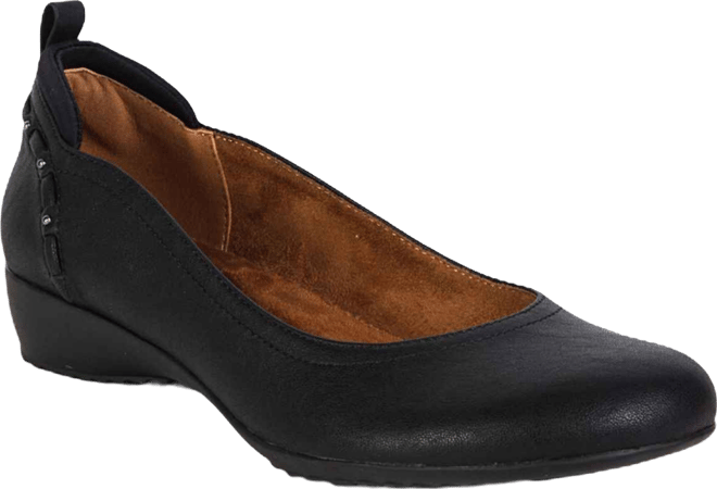 Women's Vivian Round Toe Flats