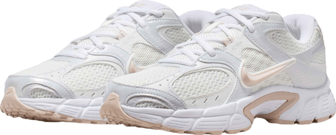 Nike V5 RNR Women's shoes with reflective accents