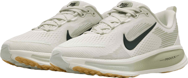 Nike Vomero 18 Older Kids' Road Running Shoes