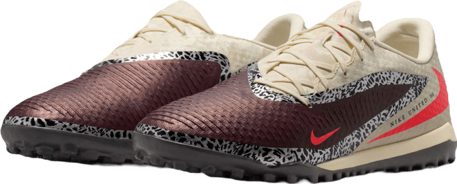 Nike United Phantom 6 Low Academy Turf Football Shoes