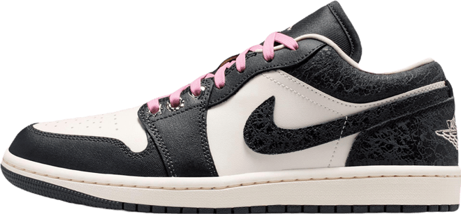 Women's Air Jordan Retro 1 Low SE Casual Shoes | Finish Line