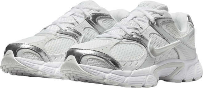 Nike V5 RNR Women's Shoes with Reflective Accents