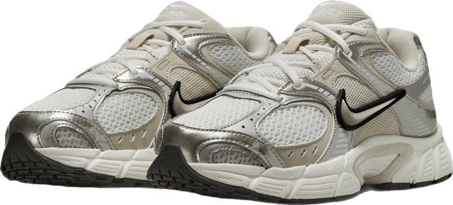 Nike V5 RNR Women's shoes with reflective accents