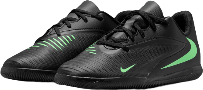 Nike Jr. Phantom 6 Low Club Older Kids' Indoor Court Football Shoes