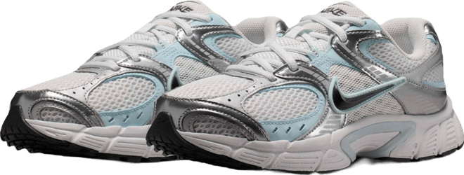 Nike V5 RNR Women's shoes with reflective design accents