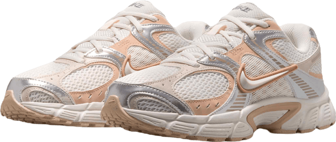 Nike V5 RNR Women's shoes with reflective design accents